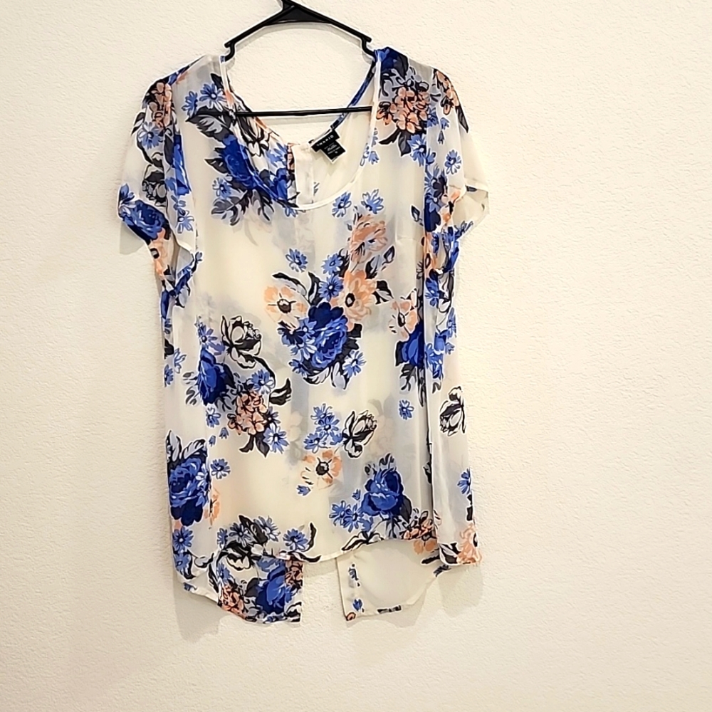Flora print torrid size 0 blouse